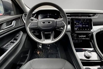 2023 Jeep Grand Cherokee Laredo 4x4